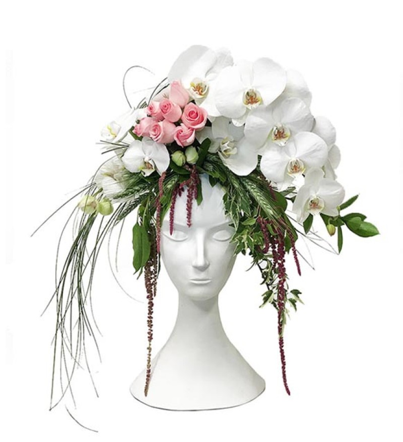  Orkideler ve Güllerle İnsan Figürü