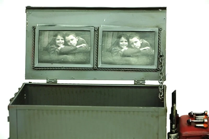 Resim Çerçeveli El Yapımı Metal Tır