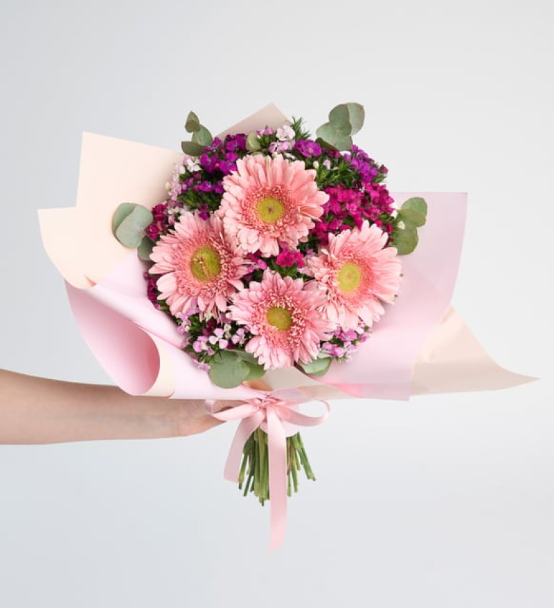 Lila Bukette Pembe Gerberalar ve Hüsnüyusuflar