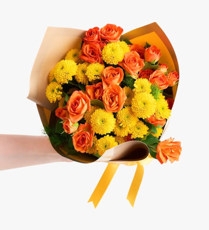 Sarı Bukette Turuncu Güller ve Sarı Krizantemler kasımpatı